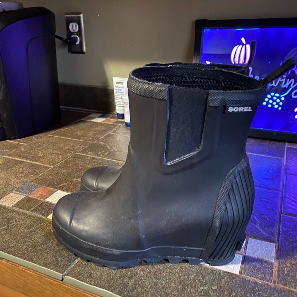 Sorel Women’s Joan Rain Wedge Chelsea Boot - 8.5M